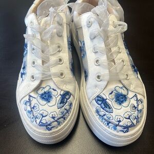 Betsey Johnson White Canvas Sneakers with Blue Floral Embroidery size 6 like new